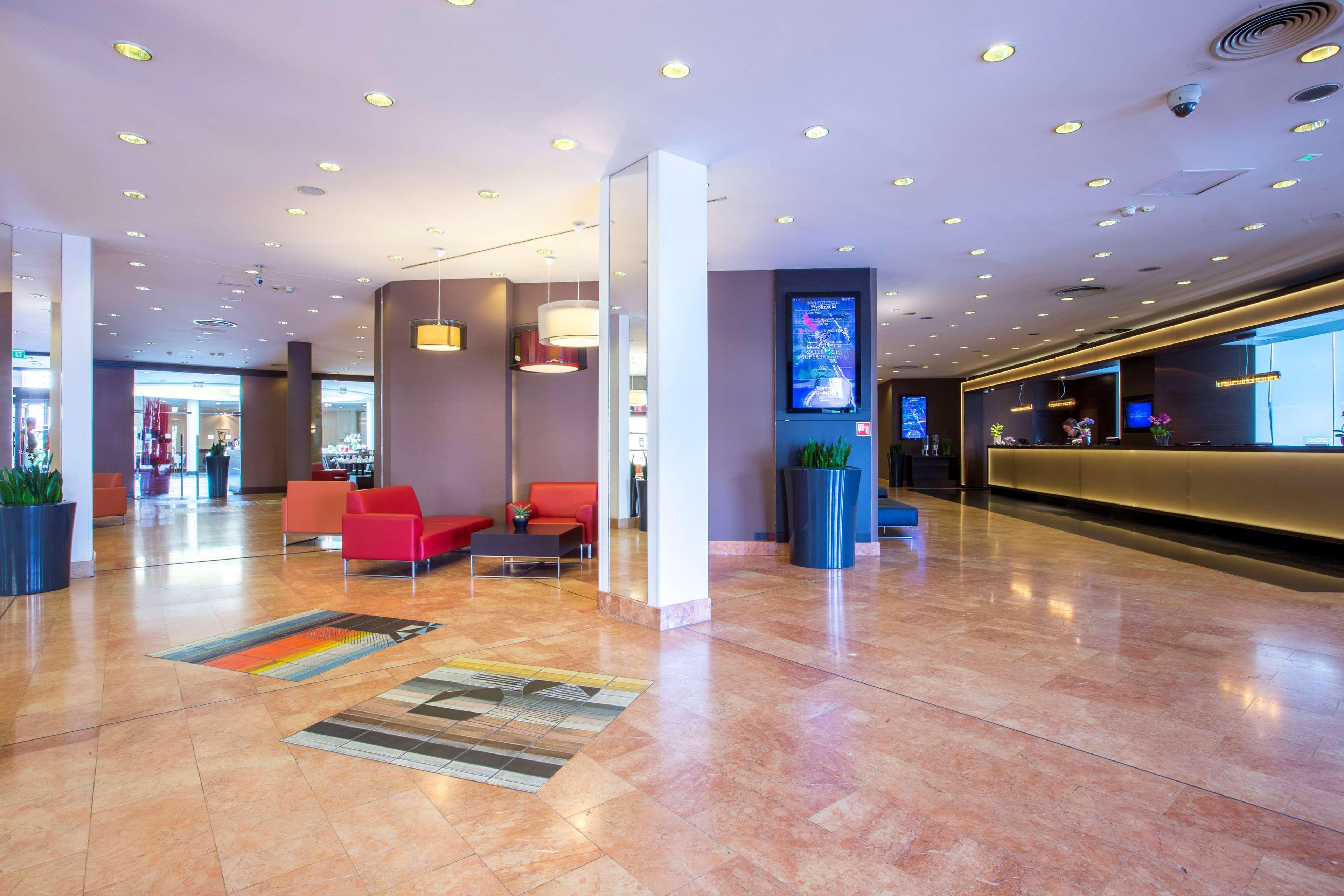 Radisson Blu Sobieski Varsavia Esterno foto Reception area