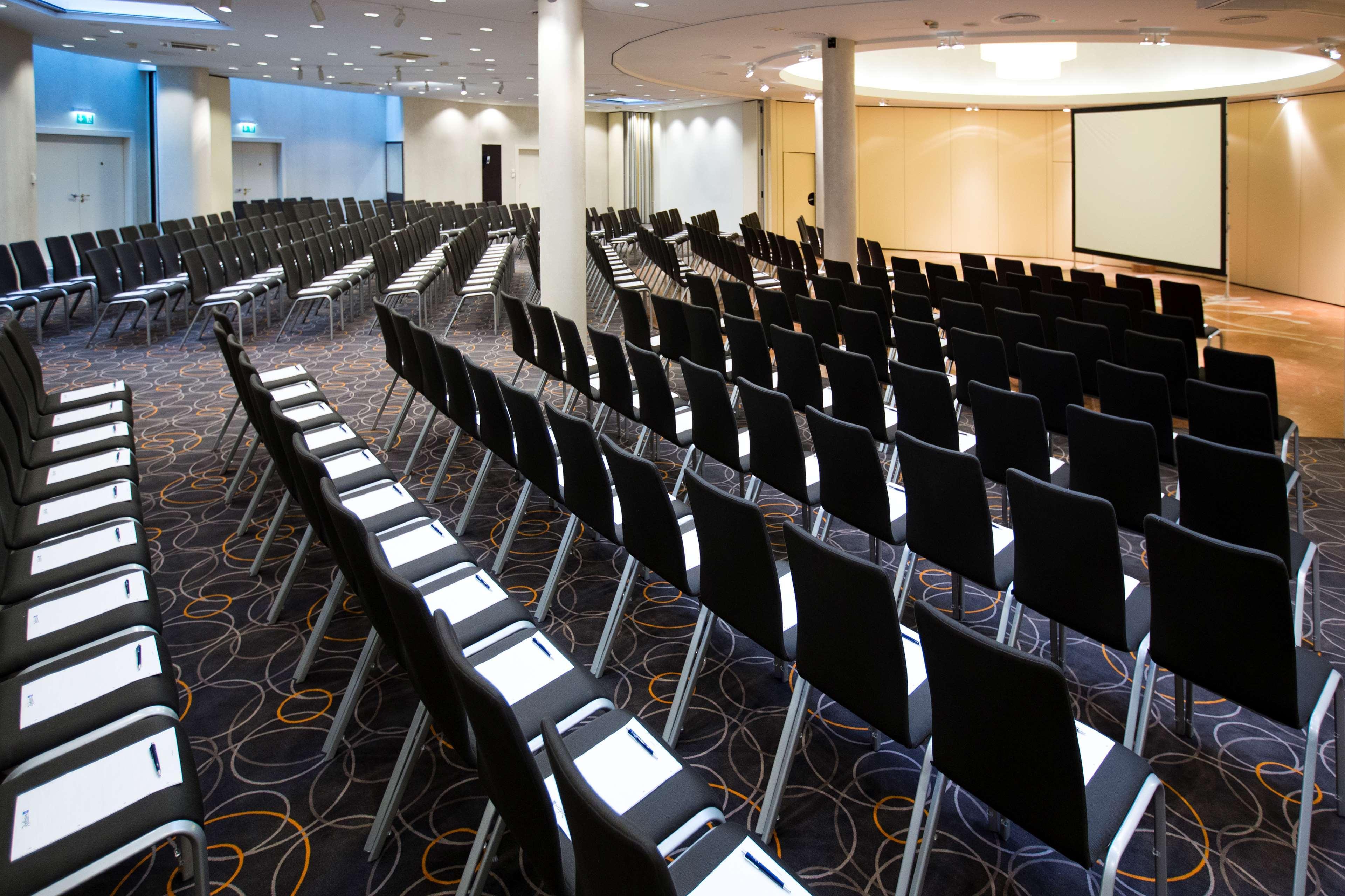 Radisson Blu Sobieski Varsavia Esterno foto The conference hall of the hotel