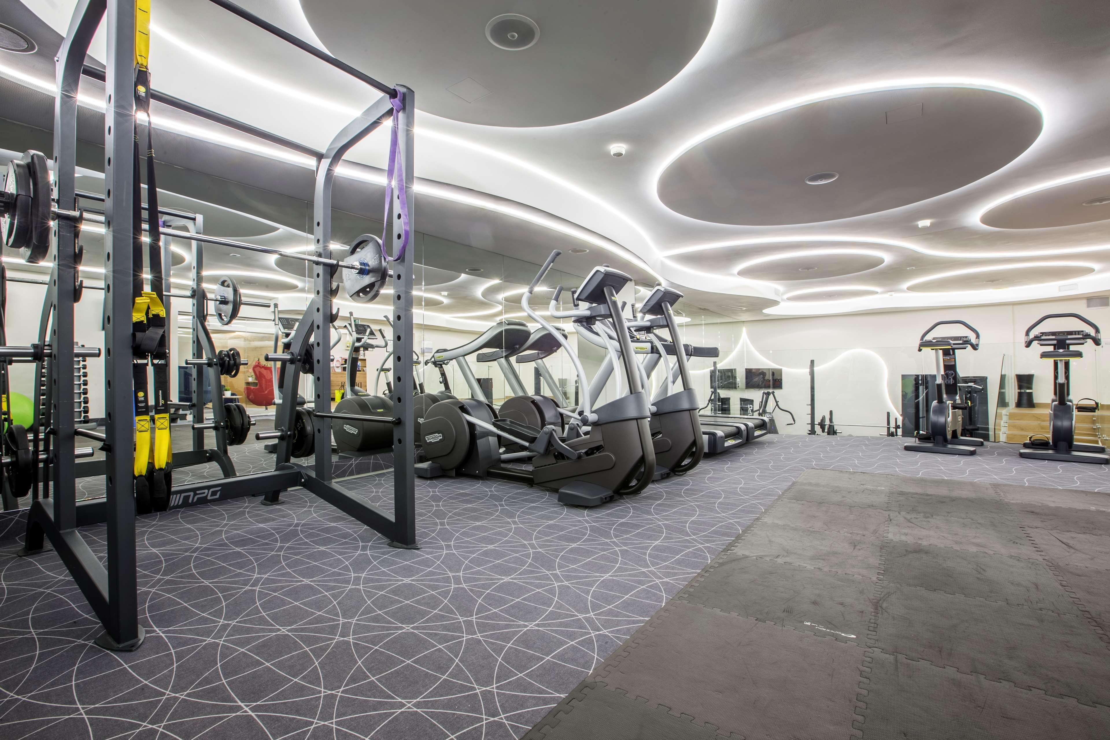 Radisson Blu Sobieski Varsavia Esterno foto Gym interior design