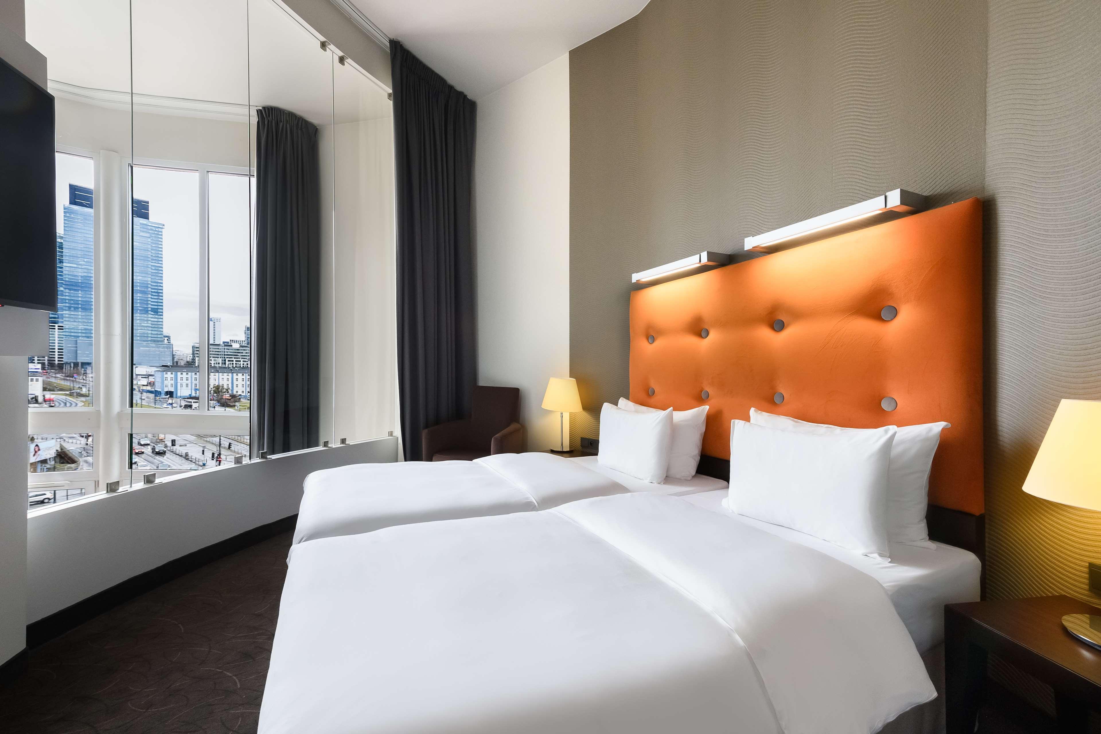 Radisson Blu Sobieski Varsavia Esterno foto A room at the hotel